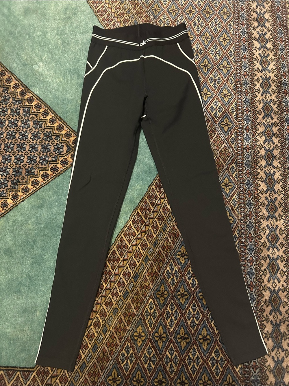 ALO Heart Throb Leggings - Picture 2 of 4